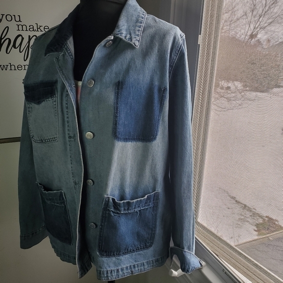 Old Navy Jean Jacket, Distressed with Pocket Blocking Size Large - Picture 7 of 11